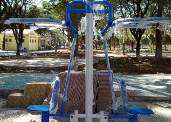 Cách kiểm soát an toàn khi tập luyện với thiết bị kéo tay ngoài trời