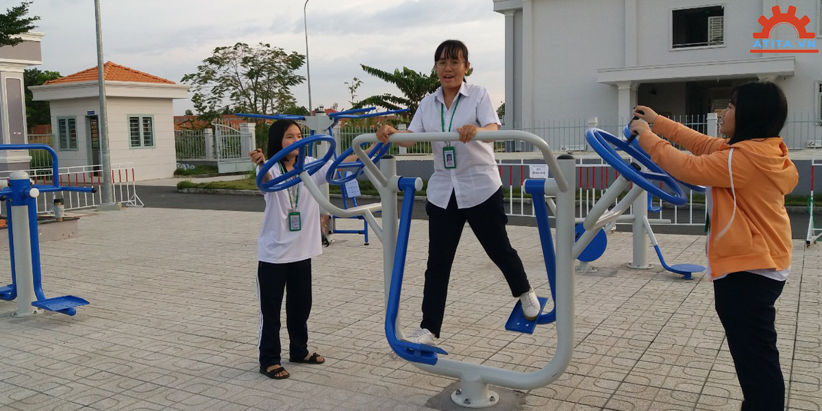 Dự án tại trường chuyên Hoàng Lê Kha