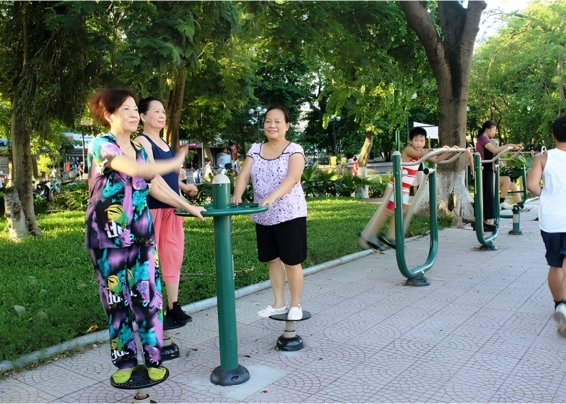 Vận động ngoài trời giúp giảm căng thẳng trong cuộc sống hiện đại