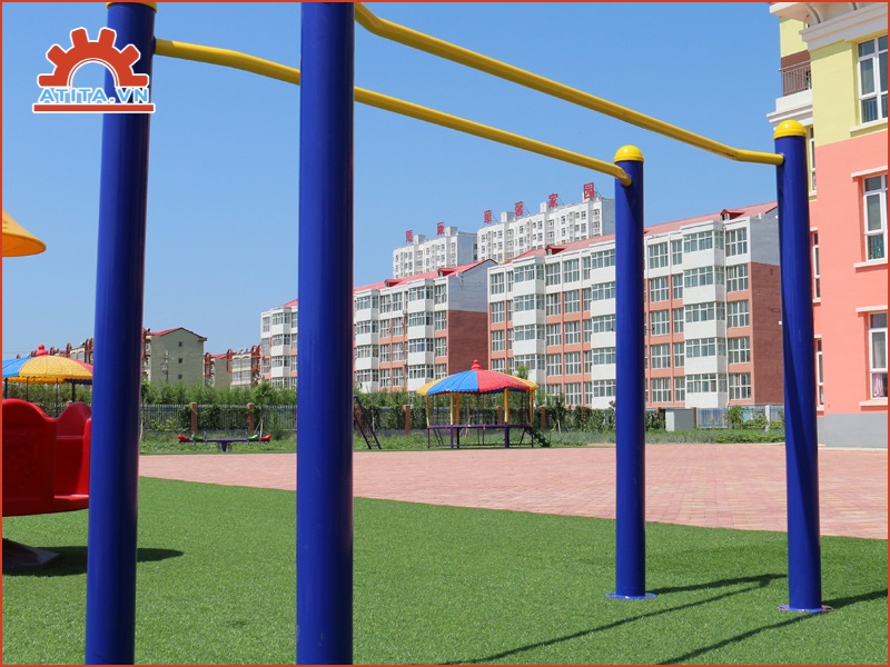 Chuẩn bị trước khi tập xà kép công viên