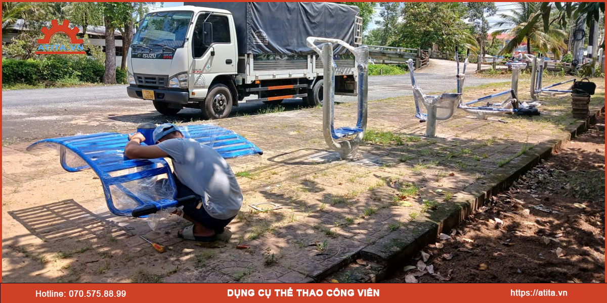 Lắp đặt dụng cụ thể thao công viên