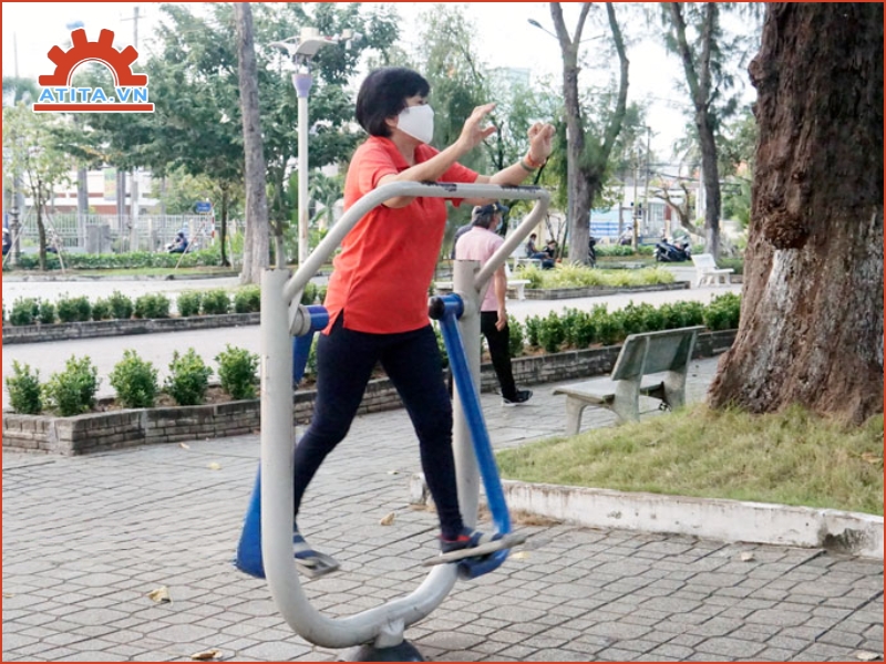 Tập luyện tại công viên - Bí quyết duy trì tuổi thọ và sức khỏe tinh thần