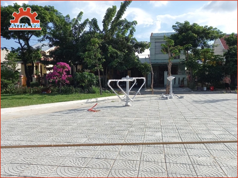 Vì sao cần quan tâm đến yếu tố thời tiết khi lắp đặt thiết bị tập luyện ngoài trời?